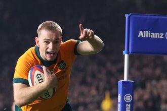 Australia stun England with last-minute try in thrilling Twickenham finale