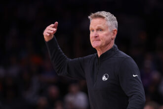 Steve Kerr jumps to defend Warriors star after tough start, 'you trust who the player has been'