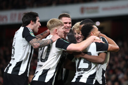 Newcastle players celebrate Alexander Isak goal