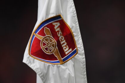 The Arsenal badge on a corner flag