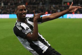 Arsenal want to sign £50m PL star who's like Isak