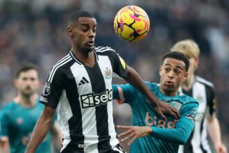 Chelsea eyeing move to sign "complete" defender who pocketed Isak