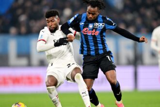 Everton now hold agent talks over signing "outstanding" £13m defender