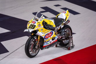 FIRST LOOK: Andrea Iannone unveils 2025 WorldSBK Go Eleven Ducati | World Superbikes