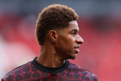 Marcus Rashford warming up for Man Utd