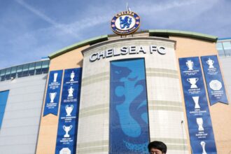 Officials sent to club as Chelsea insistently push for £13m January signing