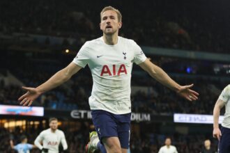 Spurs plot bid for "machine" who's outscoring Solanke