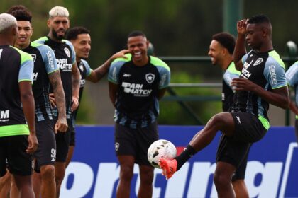 Talks held as Arsenal approach £25m striker with club prepared to sell