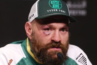 Tyson Fury announces retirement