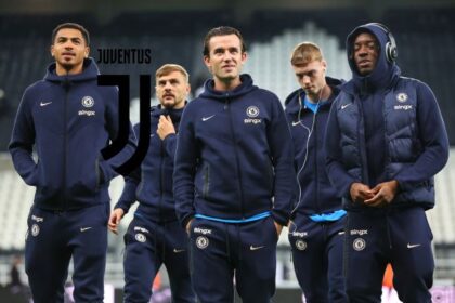 Levi Colwill, Ben Chilwell and Noni Madueke of Chelsea interact during a pitch inspection