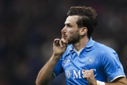 Liverpool and PSG monitor Kvaratskhelia situation