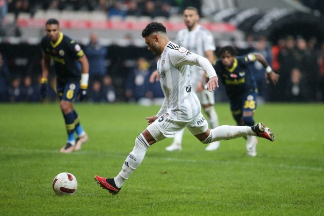 Alex Oxlade-Chamberlain of Besiktas scores