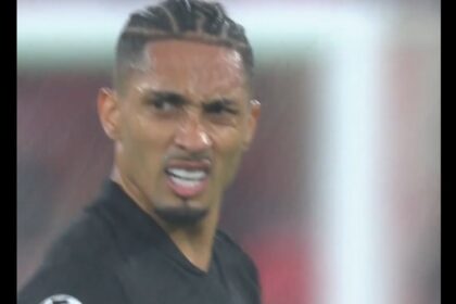 Crazy Raphinha goal in Barcelona’s controversial Champions League victory over Benfica (Video)