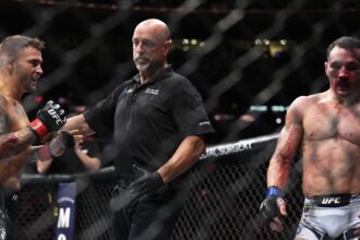 Dustin Poirier says he would’ve bit off  Michael Chandler’s fingers at UFC 281 if he didn’t have a mouthguard