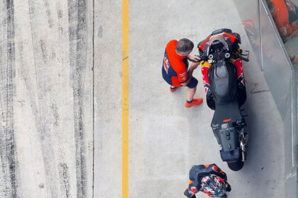 EXCLUSIVE - Aki Ajo: “Hectic” Shakedown, “many new things” at KTM | MotoGP