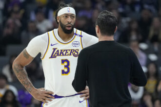 JJ Redick gets real on how Anthony Davis treated him as head coach of Lakers, “Who he is as a person”