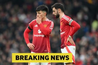 Lisandro Martinez and Bruno Fernandes of Manchester United