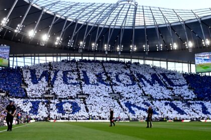 Tottenham hold talks with "direct" forward's reps as they eye free transfer