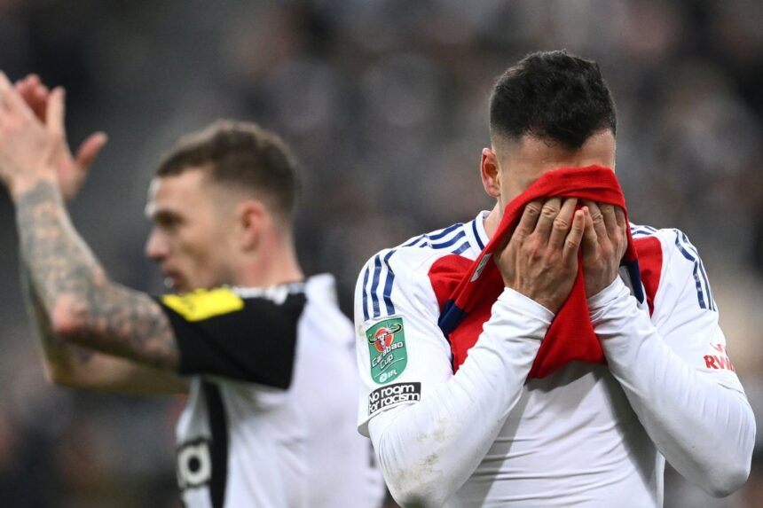 Gabriel Martinelli reacts as he leaves the field with an injury as Kieran Trippier of Newcastle claps