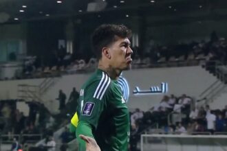 Former Liverpool star Roberto Firmino scores fantastic bicycle kick in Al-Ahli’s AFC Champions League triumph over Al-Sadd (Video)