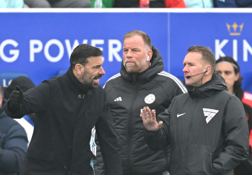 Ruud van Nistelrooy, Manager of Leicester City, reacts towards Samuel Barrott during the Premier League match against Arsenal on February 15, 2025.