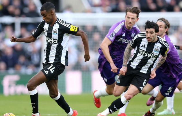 Alexander Isak of Newcastle United runs with the ball