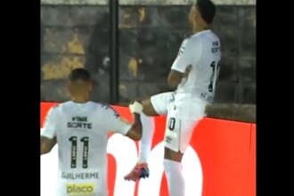 Neymar silences opposition fans boos with stunning goal directly from corner (Video)