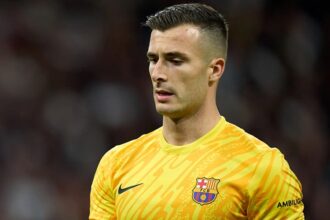Barcelona goalkeeper Inaki Pena considers future after Flick bust-up (Video)