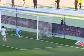 Former Brentford striker Ivan Toney takes advantage of goalkeeper blunder to score in Al-Ahli’s victory over Damac (Video)