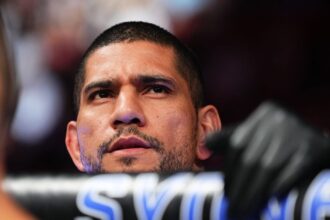 ‘This man is just too small’: Daniel Cormier reveals Alex Pereira’s reaction to Dricus du Plessis callout at UFC 312