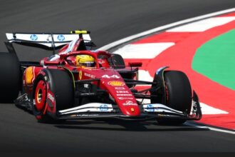 Hamilton leads Ferrari resurgence to win Chinese GP Sprint pole