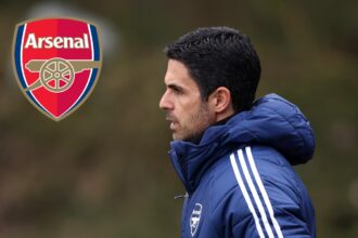 Mikel Arteta in an Arsenal training session