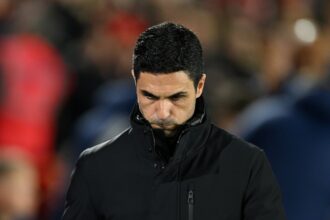 Mikel Arteta reacts during Arsenal