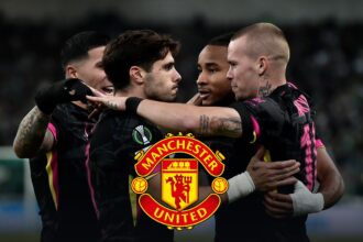 Mykhailo Mudryk celebrates with his Chelsea teammates