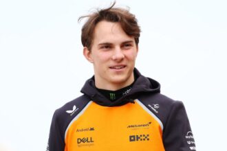 Piastri signs multi-year contract extension with McLaren