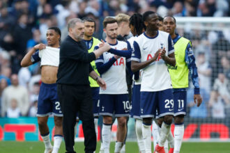 Tottenham manager Ange Postecoglou with his players