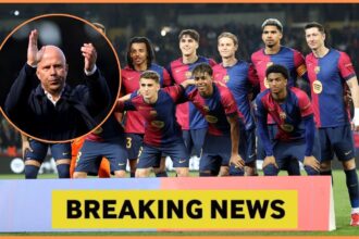 Ronald Araujo poses for the Barcelona team photo