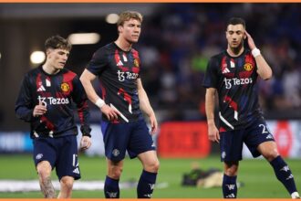 Rasmus Hojlund in the pre-match warmup for Man United