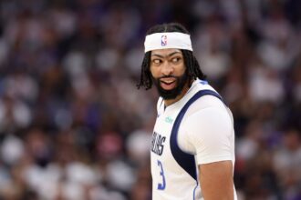 Dallas Mavericks fans love what Anthony Davis did to Sacramento Kings courtside fans during Play-In win