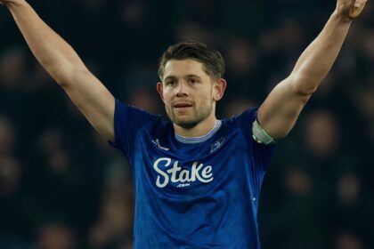 Everton make contact to sign £120k-per-week defender