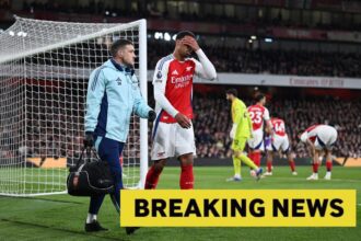 Gabriel Magalhaes goes off injured during Arsenal