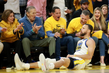 NBA Fans can't believe poor referee calls help Warriors beat the Grizzlies, 'Should be losing...'