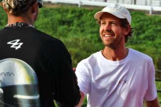 Sebastian Vettel defends Lewis Hamilton’s adaptation at Ferrari: “He’s working very hard”