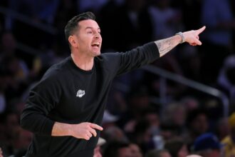 What JJ Redick told Lakers in timeout rant to motivate them to go on 3rd quarter game-winning run