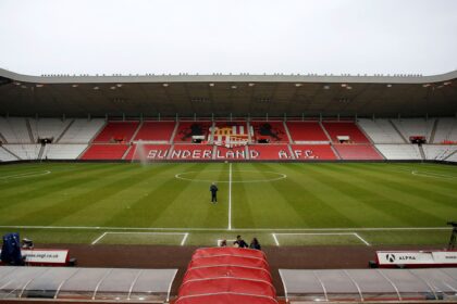 Worry for Le Bris as Newcastle eye possible move for £25m Sunderland star