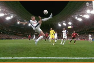 Video: Man United denied Europa League final equaliser by incredible goal-line clearance