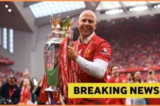 Arne Slot with the Premier League trophy