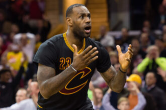 LeBron James didn't know 2015 Warriors' 'back pocket' strategy existed, it caught Cavaliers by surprise