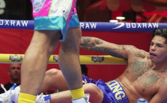 Rolly Romero scores early knockdown, upsets Ryan Garcia