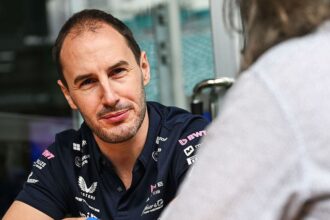 Team boss Oakes makes shock exit from Alpine